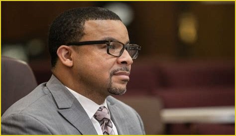 19 seeking to replace departing City Council member Scott include his sister, chief of staff